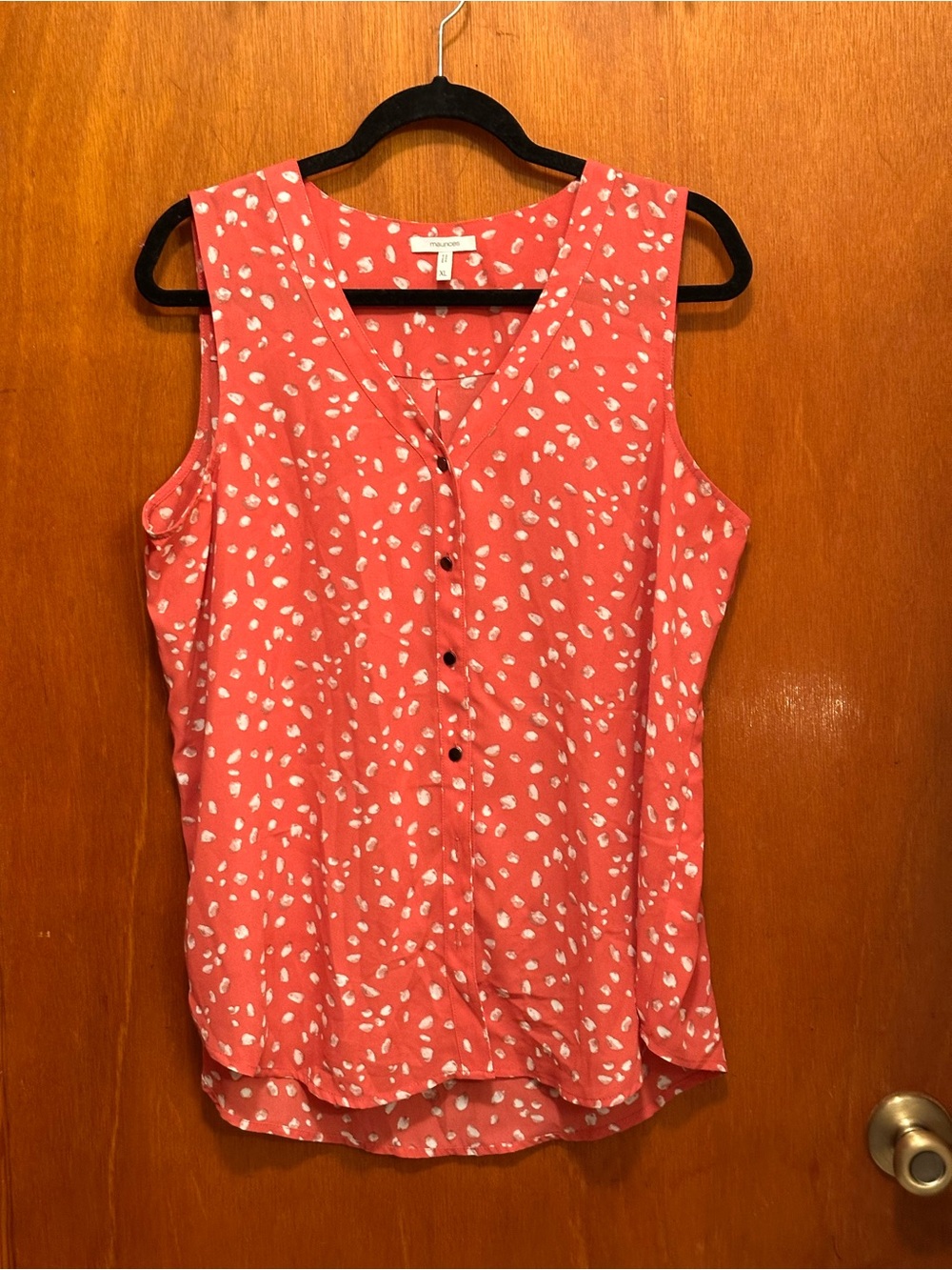 Maurices Coral Sleeveless Button-Front Blouse with White Spot Print